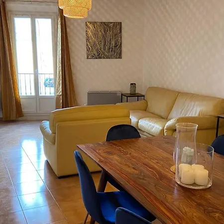 Tres Beau Au Centre Historique De *